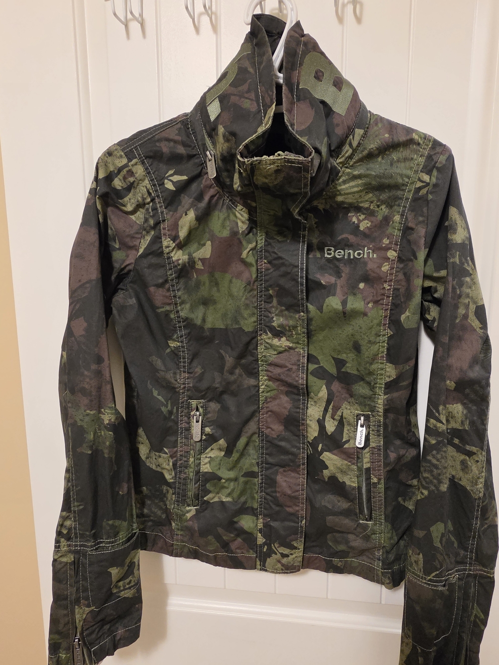 Bench Camouflage Lightweight Hooded Jacket Size M